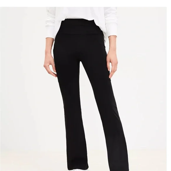 NWT Lou & Grey Luvstretch Flare Pocket Pants - Picture 3 of 3